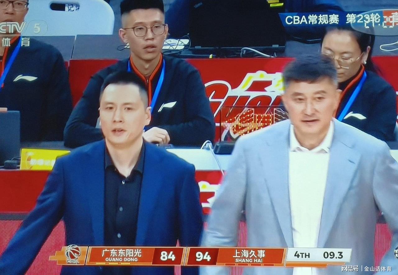 leyu官方-牛逼！28分15篮板+2抢断3盖帽，36岁老将，一人锤爆广东3大內线